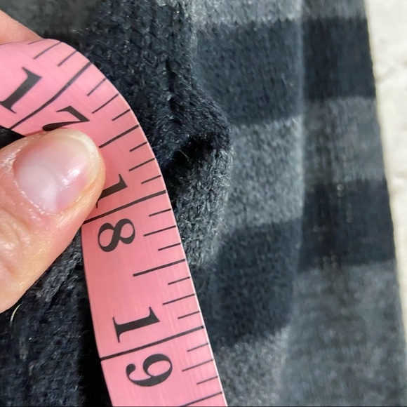 Black and gray striped open slit cardigan size M - Picture 4 of 7